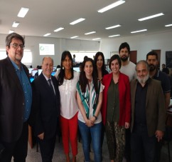  El Ministro de la Defensa y Vocal de la Junta Electoral Tucumán, doctor Navarro con la titular del Observatorio Electoral de la Universidad de La Plata y el Secretario Electoral de la Rioja.