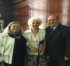El Doctor Navarro con la Defensora del Niño de la Nación, doctora Marisa Grahan y la titular de Abuelas de Plaza de Mayo, Estela de Carlotto.