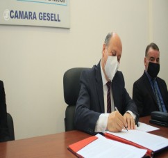 EL MINISTRO PUPILAR Y DE LA DEFENSA TOMO POSESION DEL LOCAL DE LA CAMARA GESELL DEL MINISTERIO DE SEGURIDAD DE LA NACION