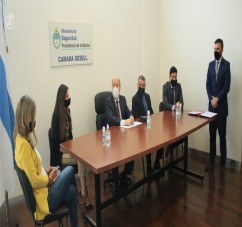 EL MINISTRO PUPILAR Y DE LA DEFENSA TOMO POSESION DEL LOCAL DE LA CAMARA GESELL DEL MINISTERIO DE SEGURIDAD DE LA NACION