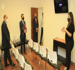 EL MINISTRO PUPILAR Y DE LA DEFENSA TOMO POSESION DEL LOCAL DE LA CAMARA GESELL DEL MINISTERIO DE SEGURIDAD DE LA NACION