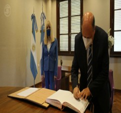 EL MINISTRO PUPILAR Y DE LA DEFENSA ACOMPAÑO A LA MINISTRA FISCAL SUBROGANTE EN LA TOMA DE JURAMENTO DEL FISCAL PENAL DOCTOR GERARDO SALAS